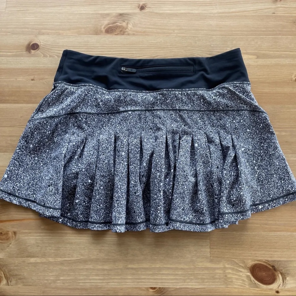 Lululemon Circuit Breaker Skirt II Reg 13" Splatter White Black Size 4 W8811R